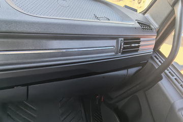 �������KR ��Ӣ�� 4.8L���� 240���� 4X2 ��ʿ��8�� 6.8�������ػ���ͼƬ