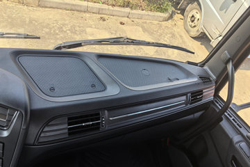 �������KR ��Ӣ�� 4.8L���� 240���� 4X2 ��ʿ��8�� 6.8�������ػ���ͼƬ