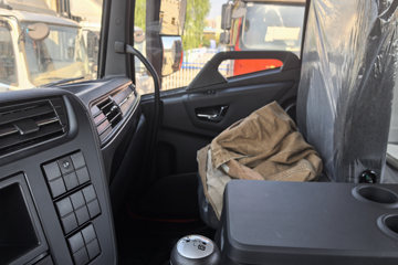 �������KR ��Ӣ�� 4.8L���� 240���� 4X2 ��ʿ��8�� 6.8�������ػ���ͼƬ