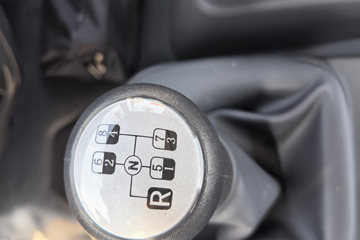 �������KR ��Ӣ�� 4.8L���� 240���� 4X2 ��ʿ��8�� 6.8�������ػ���ͼƬ