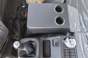 �������KR ��Ӣ�� 4.8L���� 240���� 4X2 ��ʿ��8�� 6.8�������ػ���ͼƬ