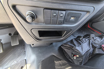 �������KR ��Ӣ�� 4.8L���� 240���� 4X2 ��ʿ��8�� 6.8�������ػ���ͼƬ