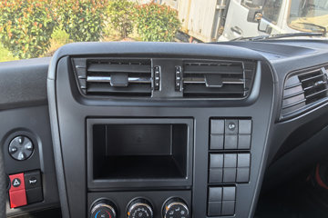 �������KR ��Ӣ�� 4.8L���� 240���� 4X2 ��ʿ��8�� 6.8�������ػ���ͼƬ