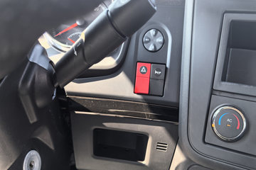 �������KR ��Ӣ�� 4.8L���� 240���� 4X2 ��ʿ��8�� 6.8�������ػ���ͼƬ