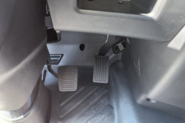 �������KR ��Ӣ�� 4.8L���� 240���� 4X2 ��ʿ��8�� 6.8�������ػ���ͼƬ