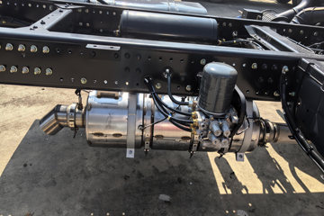 �������KR ��Ӣ�� 4.8L���� 240���� 4X2 ��ʿ��8�� 6.8�������ػ���ͼƬ