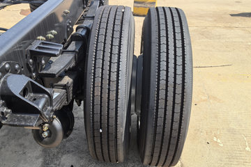 �������KR ��Ӣ�� 4.8L���� 240���� 4X2 ��ʿ��8�� 6.8�������ػ���ͼƬ