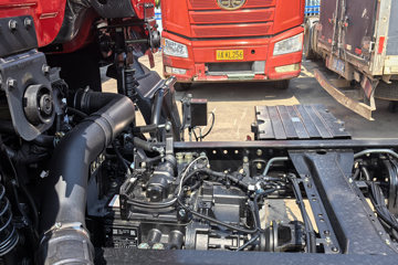 �������KR ��Ӣ�� 4.8L���� 240���� 4X2 ��ʿ��8�� 6.8�������ػ���ͼƬ