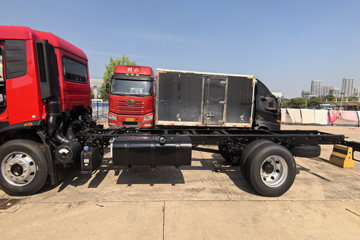 �������KR ��Ӣ�� 4.8L���� 240���� 4X2 ��ʿ��8�� 6.8�������ػ���ͼƬ