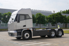 广汽领程T9 6X4 纯电动牵引车 中创新航400.62kWh