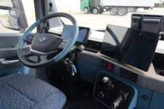 广汽领程T9 6X4 纯电动牵引车 中创新航400.62kWh