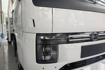 ���ǵ�T4 �Ƽ��� 3.815�׵��Ŵ��綯�����Ῠ ����62.4kWhͼƬ