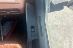 欧曼银河3 7L柴油 350马力 4X2 采埃孚9档 AMT自动档 高顶 6.8米排半栏板载货车