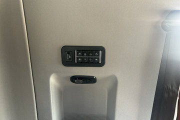 ŷ������3 7L���� 350���� 4X2 �ɰ���9�� AMT�Զ��� �߶� 6.8���Ű������ػ���ͼƬ