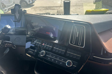 ŷ������3 7L���� 350���� 4X2 �ɰ���9�� AMT�Զ��� �߶� 6.8���Ű������ػ���ͼƬ