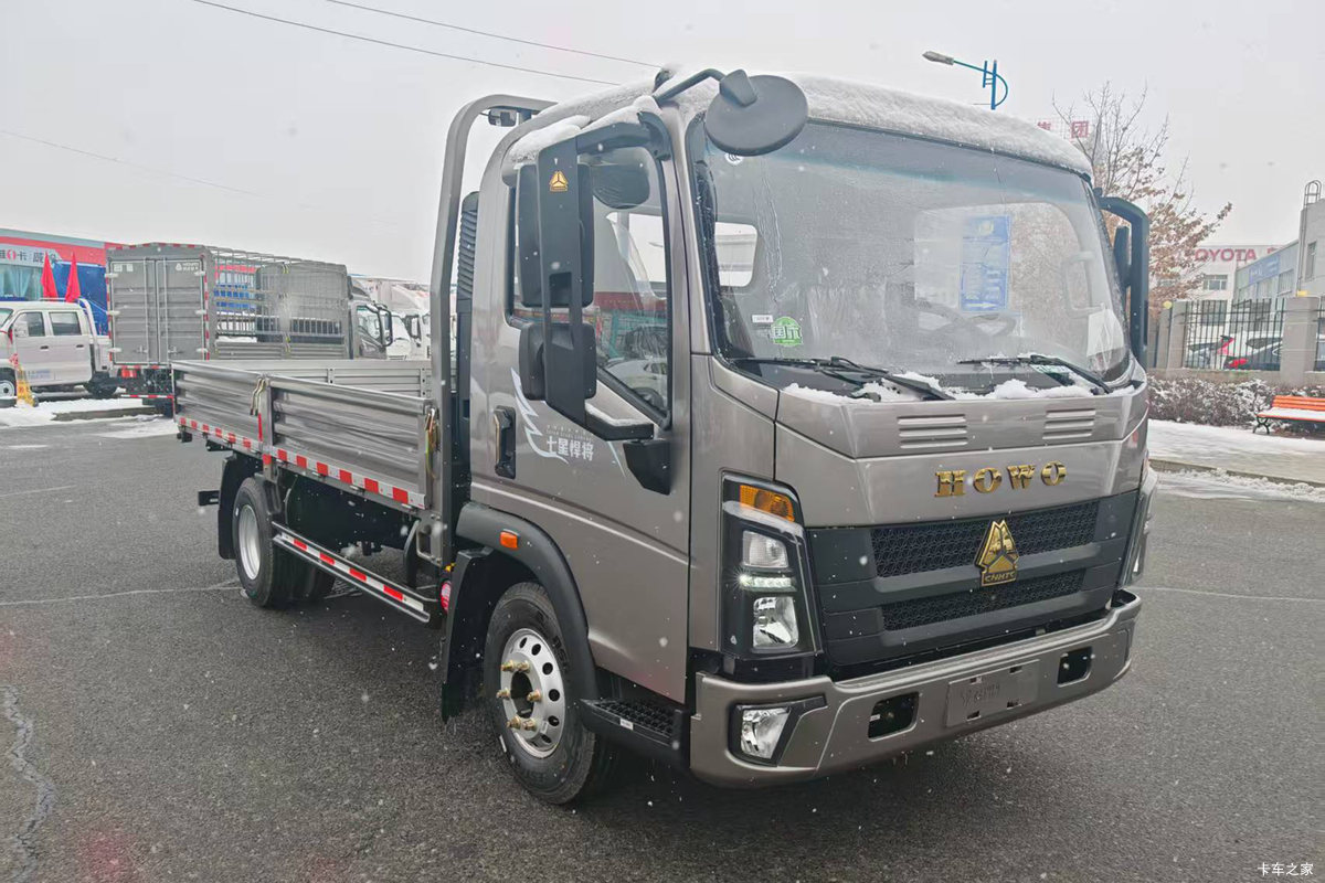 重汽HOWO悍将H8 2.5L柴油 185马力 中国重汽12档 4.15米单排栏板轻卡