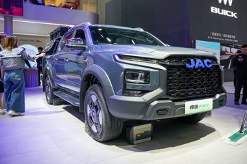 江淮皮卡 悍途PHEV 2025款 豪华型 四驱 短轴插电式混合动力双排皮卡 31.2kWh