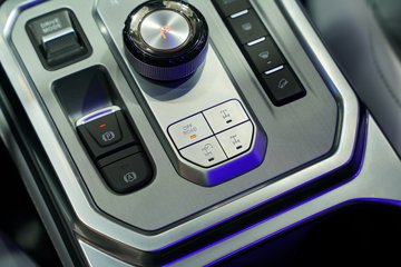 ����Ƥ�� ��;PHEV 2025�� ������ ���� ������ʽ��϶���˫��Ƥ�� 31.2kWhͼƬ