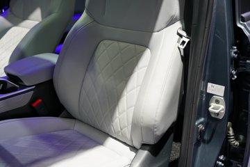 ����Ƥ�� ��;PHEV 2025�� ������ ���� ������ʽ��϶���˫��Ƥ�� 31.2kWhͼƬ