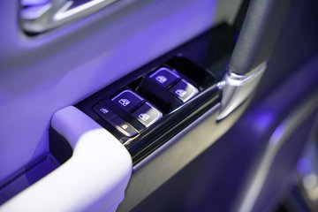 ����Ƥ�� ��;PHEV 2025�� ������ ���� ������ʽ��϶���˫��Ƥ�� 31.2kWhͼƬ