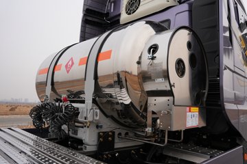 һ�����J6PRO 13.2L LNG 530���� 6X4 һ�����12�� AMT�Զ��� ǣ����ͼƬ