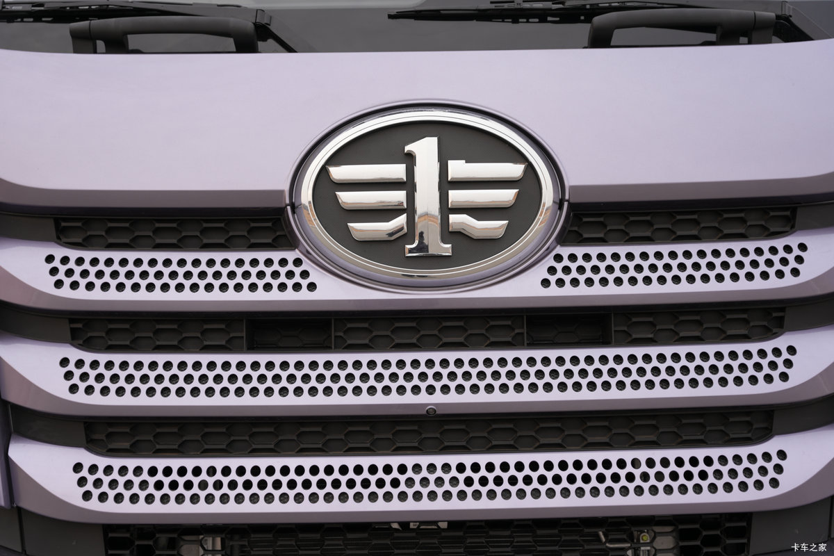 һ�����J6PRO 13.2L LNG 530���� 6X4 һ�����12�� AMT�Զ��� ǣ�������                                                