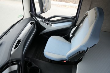 һ�����J6PRO 13.2L LNG 530���� 6X4 һ�����12�� AMT�Զ��� ǣ����ͼƬ