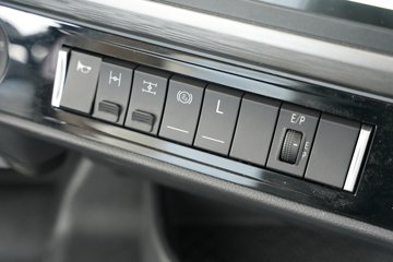 һ�����J6PRO 13.2L LNG 530���� 6X4 һ�����12�� AMT�Զ��� ǣ����ͼƬ