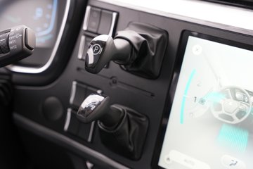 һ�����J6PRO 13.2L LNG 530���� 6X4 һ�����12�� AMT�Զ��� ǣ����ͼƬ