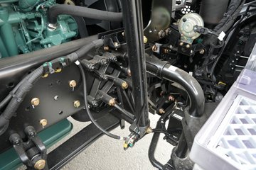 һ�����J6PRO 13.2L LNG 530���� 6X4 һ�����12�� AMT�Զ��� ǣ����ͼƬ