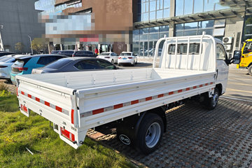 ���ǵ�T4 �Ƽ��� 3.7�׵��Ŵ��綯�����Ῠ ����62.4kWhͼƬ