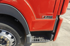 青岛解放 JK6中卡 240马力 4X2 9.78米厢式载货车