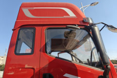 青岛解放 JK6中卡 240马力 4X2 9.78米厢式载货车