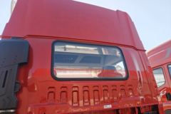 青岛解放 JK6中卡 240马力 4X2 9.78米厢式载货车