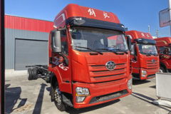 青岛解放 JK6中卡 240马力 4X2 9.78米厢式载货车