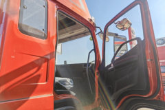 青岛解放 JK6中卡 240马力 4X2 9.78米厢式载货车