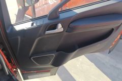 青岛解放 JK6中卡 240马力 4X2 9.78米厢式载货车