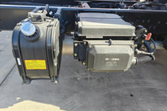 青岛解放 JK6中卡 240马力 4X2 9.78米厢式载货车