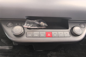 ���ǵ�T4 �Ƽ��� 3.7�׵��Ŵ��綯��ʽ�Ῠ ����62.36kWhͼƬ