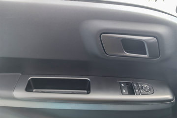 ���ǵ�T4 �Ƽ��� 3.7�׵��Ŵ��綯��ʽ�Ῠ ����62.36kWhͼƬ