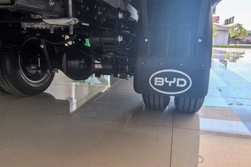 ���ǵ�T4 �Ƽ��� 3.7�׵��Ŵ��綯��ʽ�Ῠ ����62.36kWhͼƬ