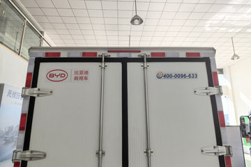 ���ǵ�T4 �Ƽ��� 3.7�׵��Ŵ��綯��ʽ�Ῠ ����62.36kWhͼƬ