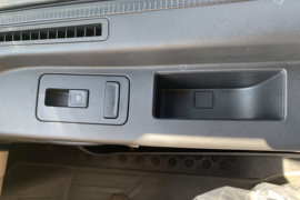 欧曼GTL星翼版&nbsp;电动牵引车驾驶室图片