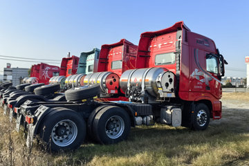 �������ó� �����콢KX ��ҫ�� 580���� 6X4 LNG�Զ���ǣ����(Һ��)(�ٱ�3.64)ͼƬ