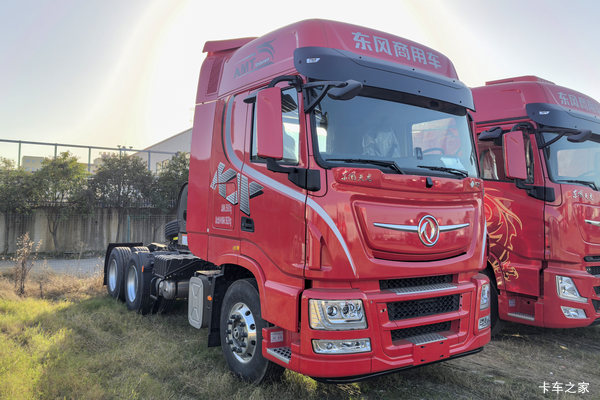 东风商用车 天龙旗舰KX 嵘耀版 580马力 6X4 LNG自动档牵引车(液缓)(速比3.64)