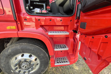 �������ó� �����콢KX ��ҫ�� 580���� 6X4 LNG�Զ���ǣ����(Һ��)(�ٱ�3.64)ͼƬ