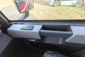 �������ó� �����콢KX ��ҫ�� 580���� 6X4 LNG�Զ���ǣ����(Һ��)(�ٱ�3.64)ͼƬ