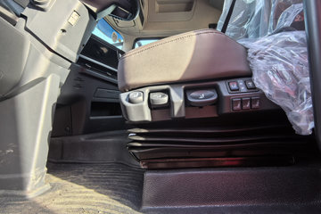 �������ó� �����콢KX ��ҫ�� 580���� 6X4 LNG�Զ���ǣ����(Һ��)(�ٱ�3.64)ͼƬ