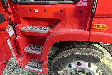 �������ó� �����콢KX ��ҫ�� 580���� 6X4 LNG�Զ���ǣ����(Һ��)(�ٱ�3.64)ͼƬ