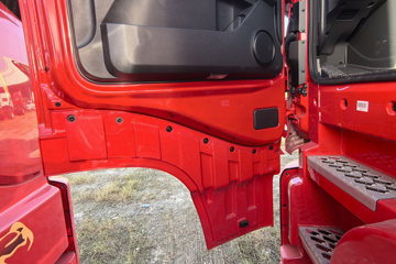 �������ó� �����콢KX ��ҫ�� 580���� 6X4 LNG�Զ���ǣ����(Һ��)(�ٱ�3.64)ͼƬ